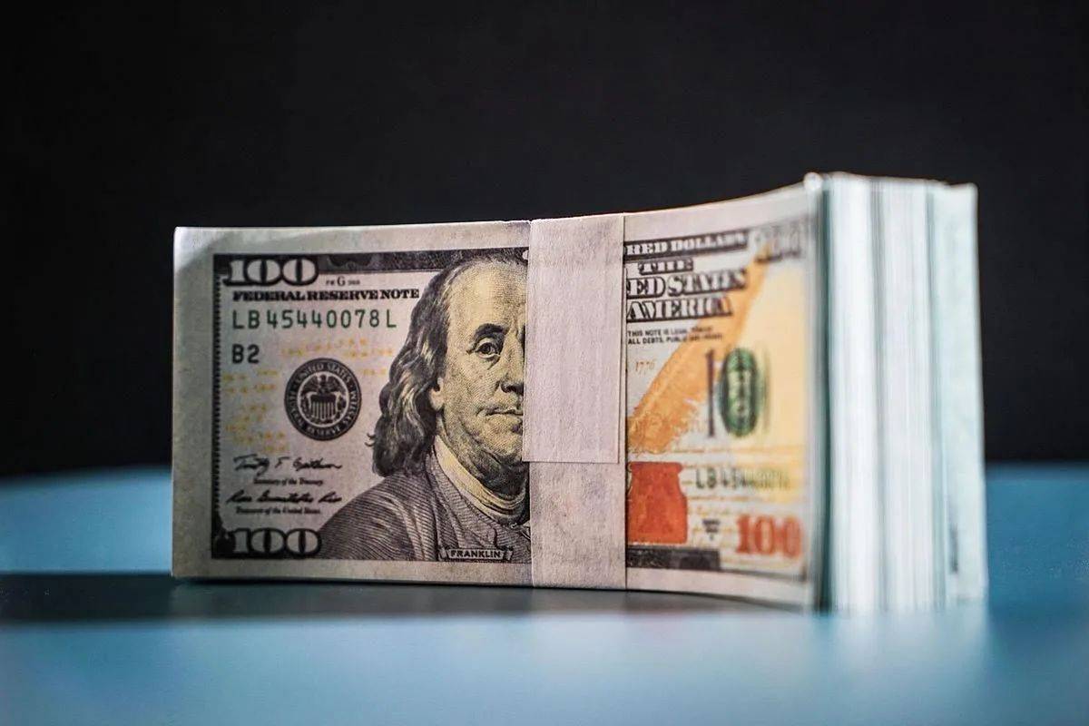 皇冠信用网最新地址_特朗普高兴坏了！美国公布全球关税后皇冠信用网最新地址，6个中国邻居对美投降，其中3国出卖中国利益，局势严峻