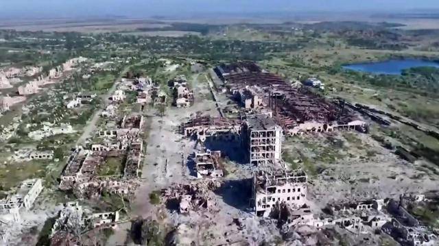 hga030皇冠安卓手机版_血战500天后hga030皇冠安卓手机版，乌东重镇升起俄罗斯国旗：北约32国只剩一个选择