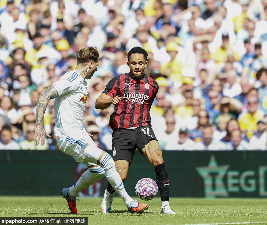 皇冠代理登录地址_利兹联锁定米兰锋线王牌：诺亚·奥卡福尔能否点燃英超激情皇冠代理登录地址？