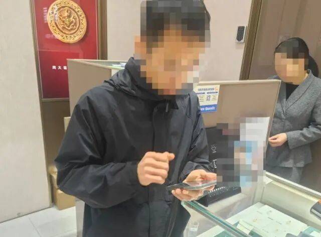 皇冠代理登3平台
_股市套现170万元后皇冠代理登3平台
,杭州男子豪购300克金条!老板当场报警……