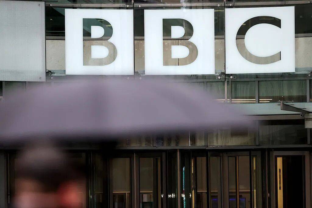 皇冠信用网在线注册_高管连续辞职、被特朗普索赔：BBC为何陷入数十年来最大危机
