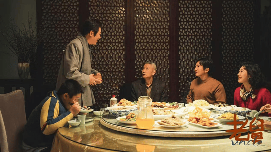 皇冠信用网账号_郭京飞《老舅》网播表现出彩皇冠信用网账号，观众为何爱看年代轻喜剧？