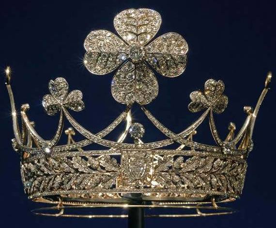皇冠abcd类型盘_心理测试：4个皇冠皇冠abcd类型盘，哪个最漂亮
