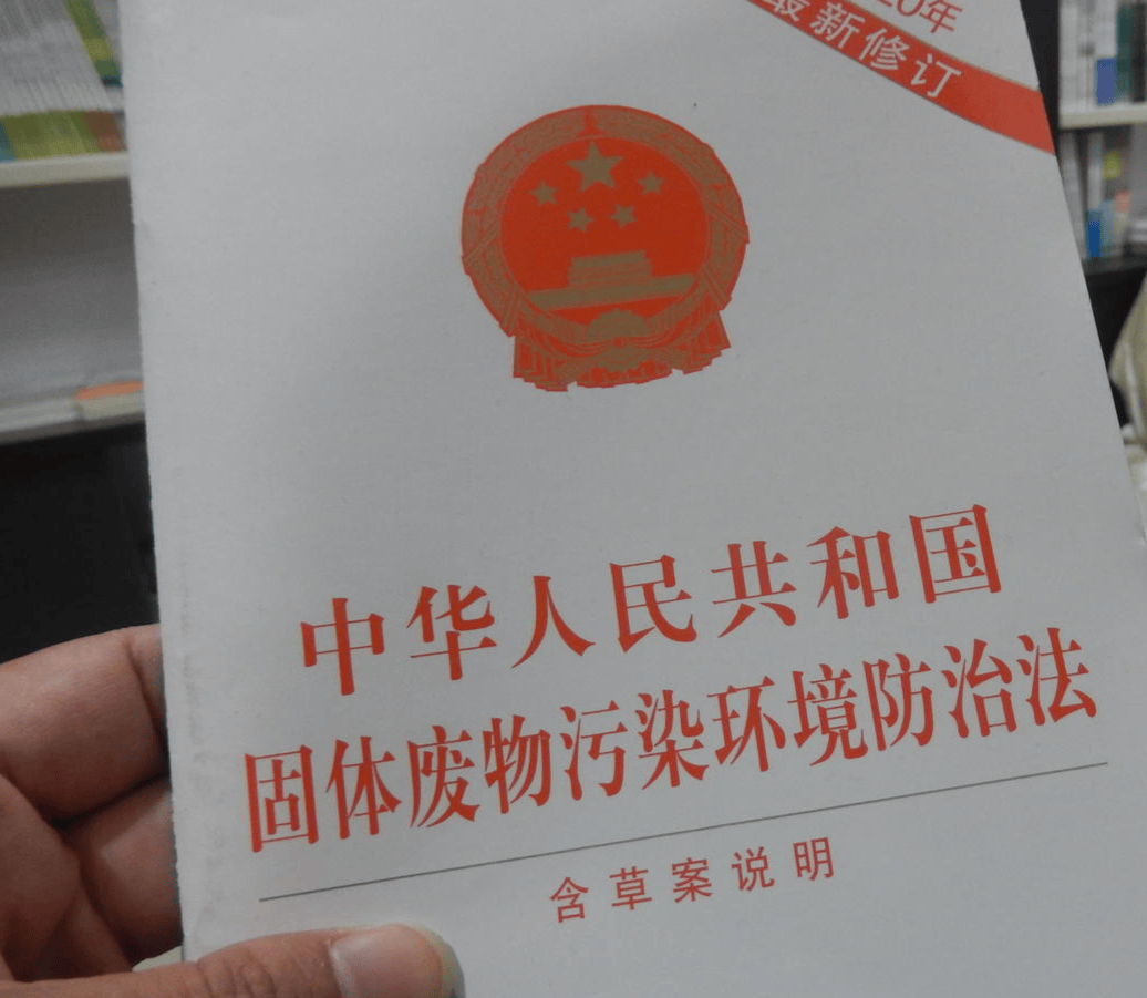 皇冠代理账号注册_四川乐山一物流公司在荒地擅自倾倒1700斤危险废物皇冠代理账号注册，被罚款51万元